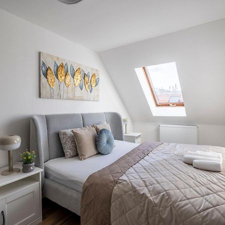 Exclusive & Central Duplex Residence By Prestige Homes Budapest Exteriör bild